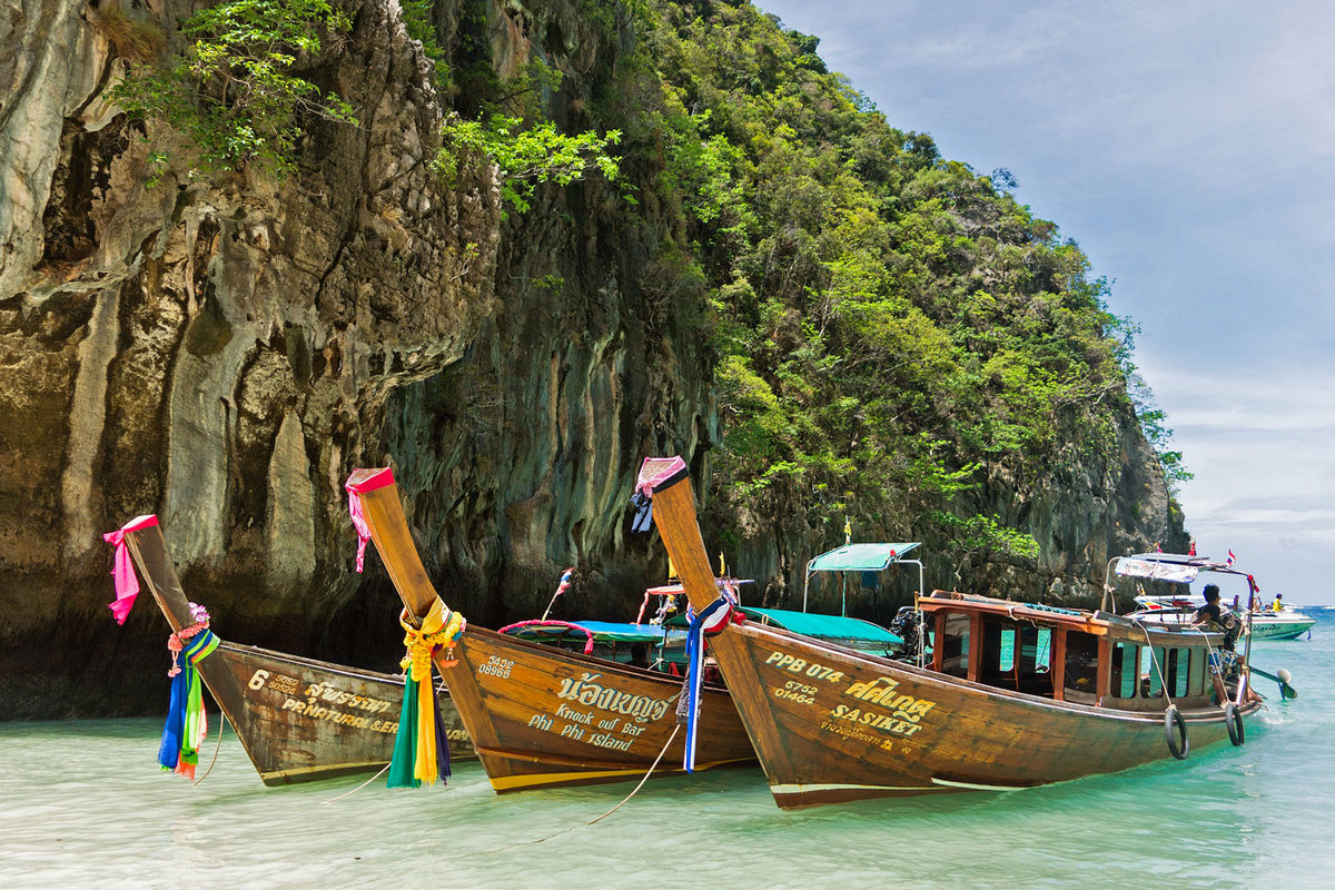 THAILAND’S ICONIC LONG-TAIL BOAT